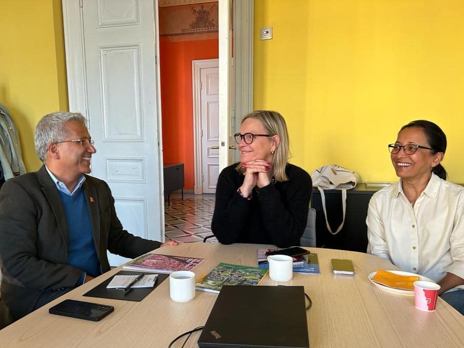 फिनल्याण्डमा ७ पटक निर्वाचित सांसदलाई भेटेपछि रवीन्द्र मिश्रले यसरी सम्झिए नेपाल