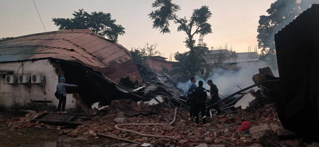 धनगढीको सारथी अस्पतालसहित आठ पसलमा भीषण आगलागी