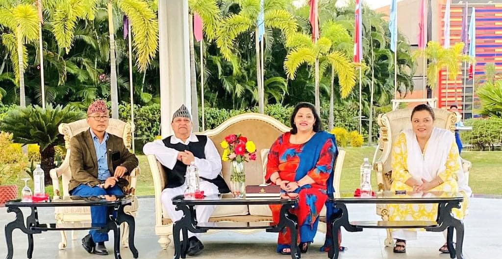 पूर्व राजपरिवारसँग राजेन्द्र लिङ्देनका चार तस्वीर