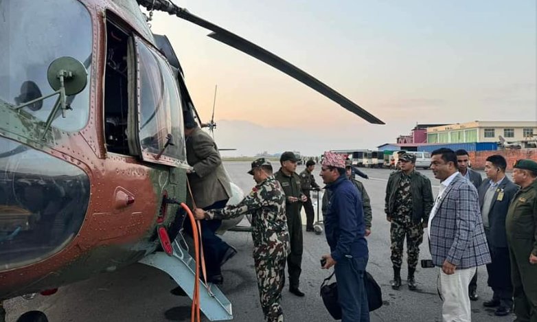 प्रधानमन्त्री र स्वास्थ्यकर्मी टोली भूकम्प प्रभावित क्षेत्रतर्फ उड्यो