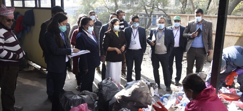 काठमाडौं महानगरले कान्ति बाल अस्पतालको फोहोर नउठाउने