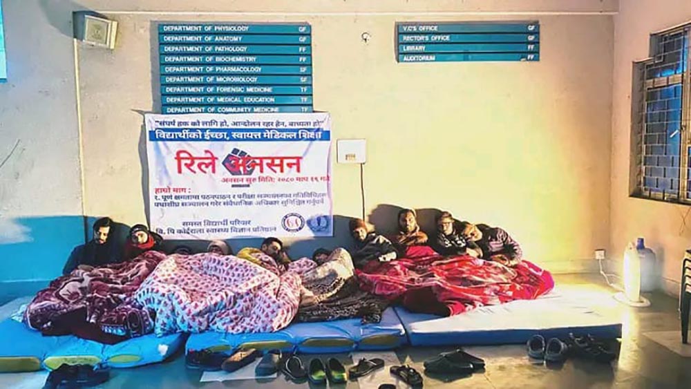 बीपी प्रतिष्ठानका विद्यार्थी ६ दिनदेखि रिले अनशनमा