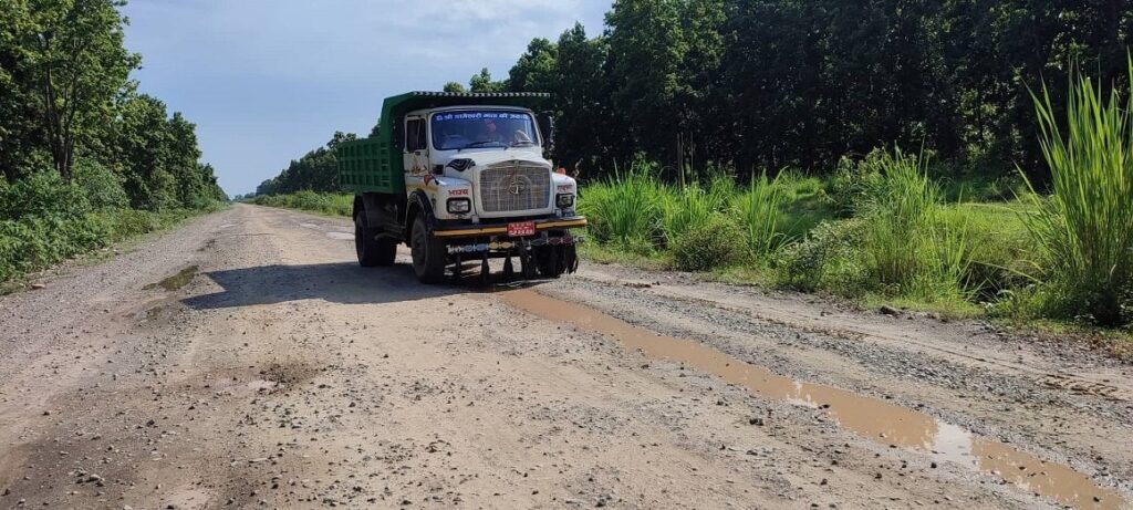 हुलाकी सडक : थपिएको समय सकियो, निर्माण सकिएन
