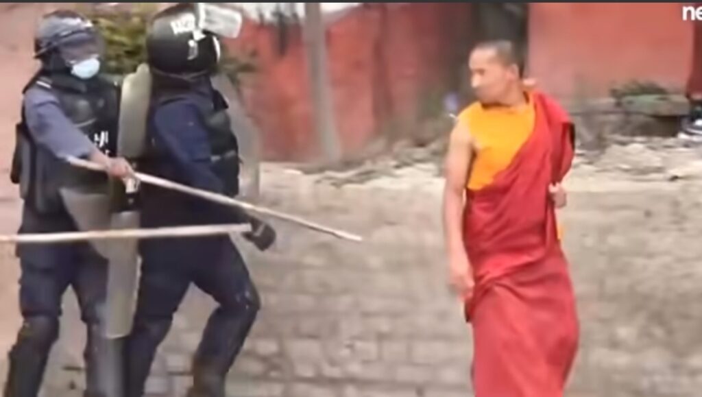 भिक्षुमाथि प्रहरीको बुट