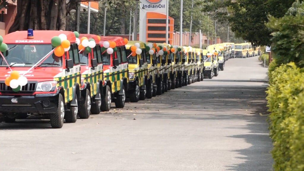 भारतले नेपाललाई दियो ६६ स्कुल बस र ३५ एम्बुलेन्स